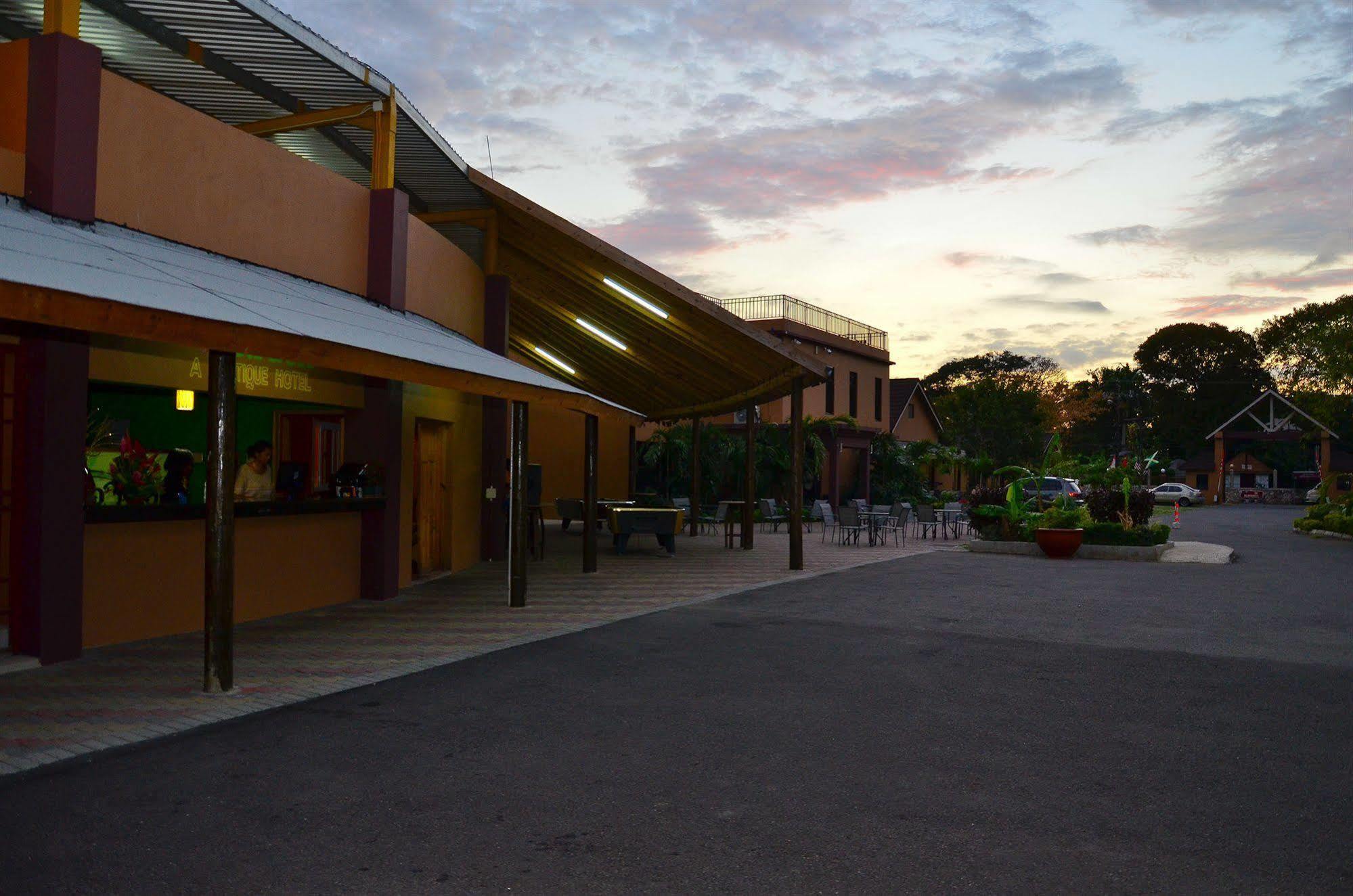ดอนเวย์ อะ จาไมก้า สไตล์ วิลเลจ Hotel มอนเทโกเบย์ ภายนอก รูปภาพ